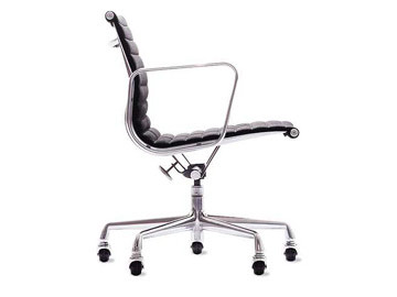 �n�[�}���~���[/�C�[���Y/�A���~�i�� �O���[�v �}�l�[�W�����g �`�F�A/���v����